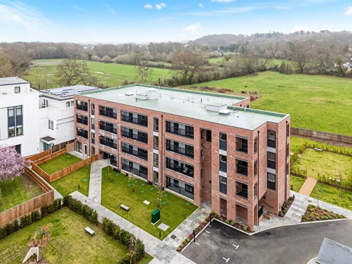 1 Bedroom Apartment For Sale In Willowside House, Oaklands Park, Esher, KT10