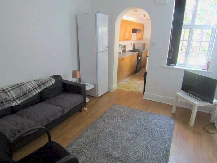 5 Bedroom House To Rent In Duffield Road, DE1