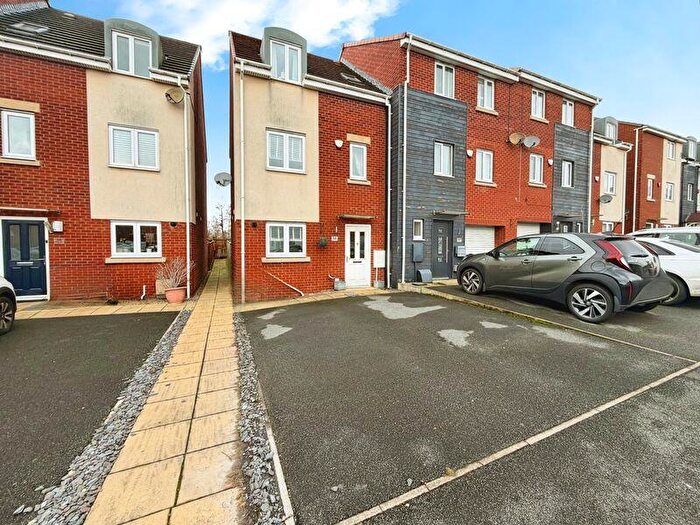3 Bedroom End Of Terrace House For Sale In White Swan Close, Newcastle Upon Tyne, NE12