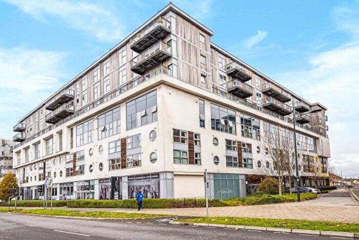 2 Bedroom Flat To Rent In Beckhampton Street, Swindon, Wiltshire, SN1