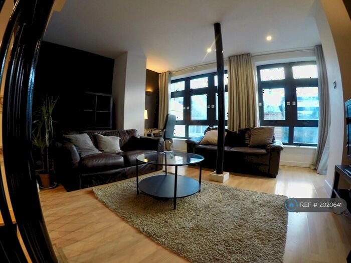 2 Bedroom Flat To Rent In South Parade, Leeds, LS1