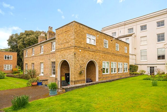 2 Bedroom Flat For Sale In Laleham Abbey, Laleham, Staines-Upon-Thames, TW18