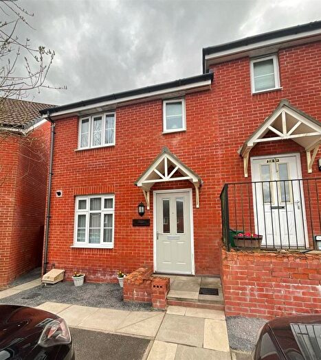 3 Bedroom Semi-Detached House For Sale In Dol Y Dderwen, Ammanford, SA18