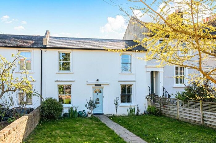 3 Bedroom Cottage For Sale In Stanstead Grove, London, SE6