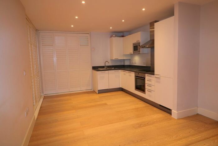 2 Bedroom Flat For Sale In Park Road, Beckenham, BR3
