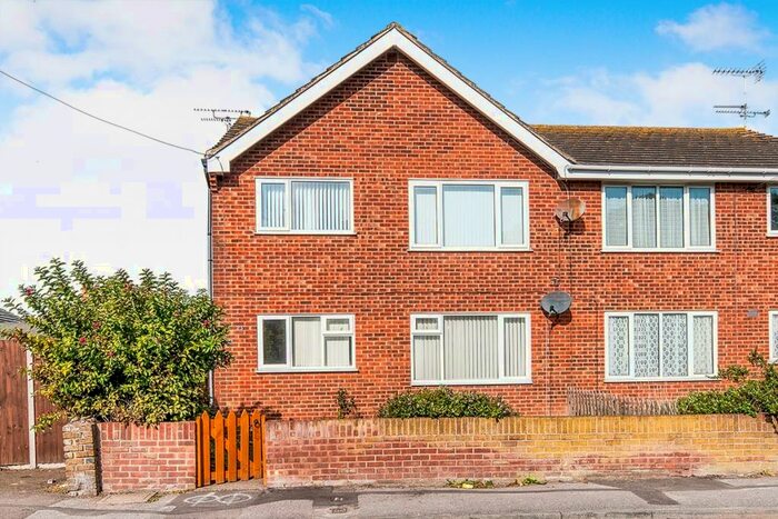 2 Bedroom Flat To Rent In Dumpton Lane, Ramsgate, Kent, CT11