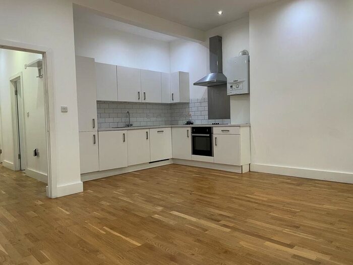 2 Bedroom Flat To Rent In Tooting High Street, London, SW17