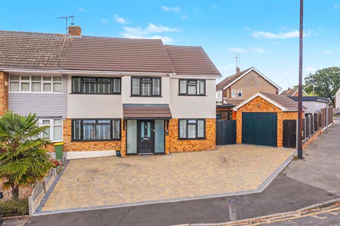 5 Bedroom Semi-Detached House For Sale In Marylands Avenue, Hockley, SS5