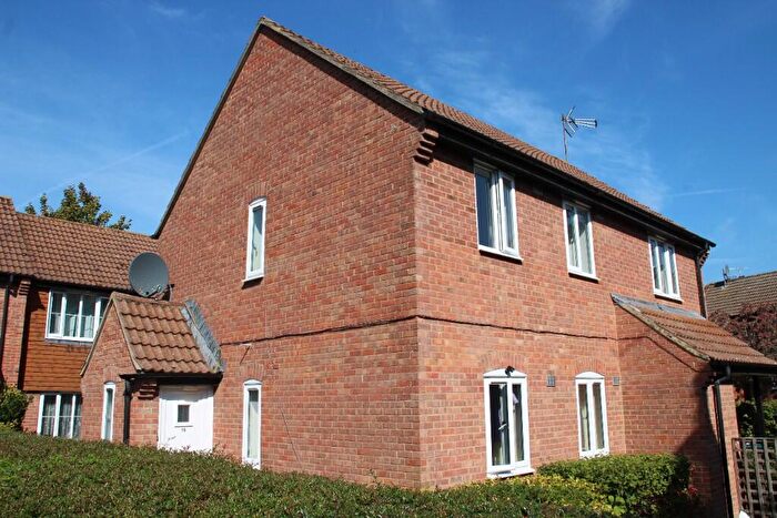 2 Bedroom Maisonette For Sale In Wiltshire Close, Hungerford, Berkshire, RG17