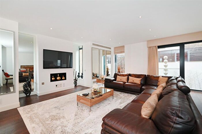 4 Bedroom Property To Rent In Gloucester Avenue, Primrose Hill, NW1