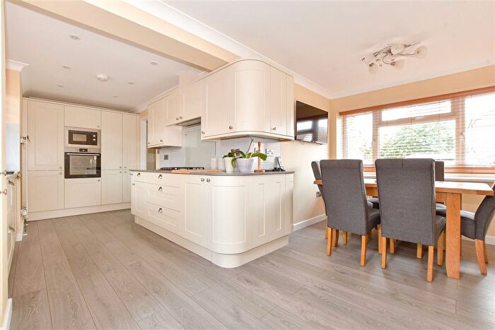 3 Bedroom Detached Bungalow For Sale In Fleet Way, Shalfleet, Isle Of Wight, PO30