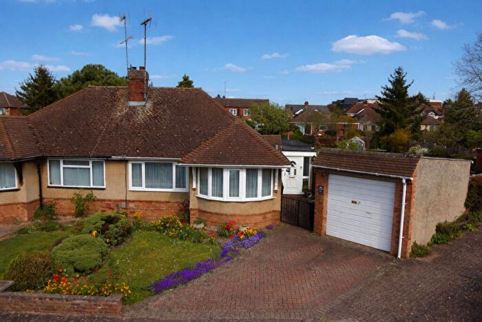2 Bedroom Bungalow For Sale In Byron Road, Luton, Bedfordshire, LU4