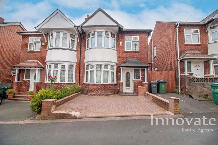 3 Bedroom Semi Detached House For Sale In St. James Road, Oldbury, B69