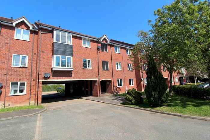 1 Bedroom Flat To Rent In Millstream Close, Hitchin, SG4