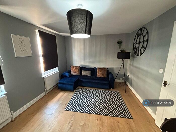 1 Bedroom Flat To Rent In Luton Road, Chatham, ME4