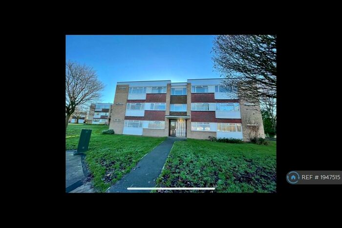 2 Bedroom Flat To Rent In Masons Way, Solihull, B92