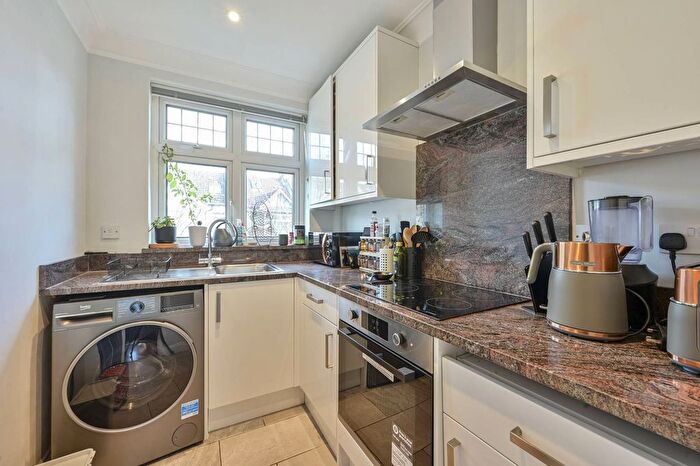 1 Bedroom Flat To Rent In Gore Road, Raynes Park, London, SW20