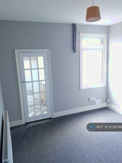 2 Bedroom Terraced House To Rent In Butlin Road, Luton, LU1