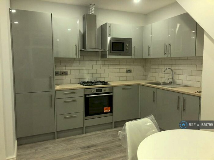 1 Bedroom Flat To Rent In Rodborough Road, London, NW11