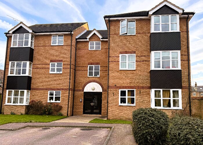 1 Bedroom Apartment For Sale In Elgar Drive, Shefford, SG17