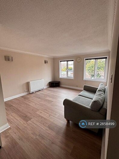 1 Bedroom Flat To Rent In Haydon Close, Enfield, EN1