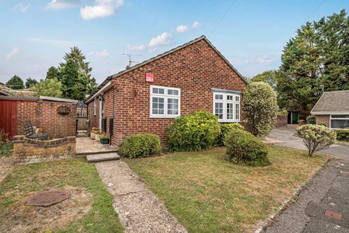 2 Bedroom Detached Bungalow For Sale In Chalk Ridge, Clanfield, Waterlooville, PO8