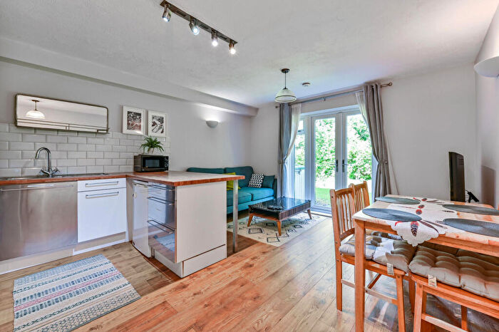 1 Bedroom Flat For Sale In Heddington Grove, Holloway, London, N7