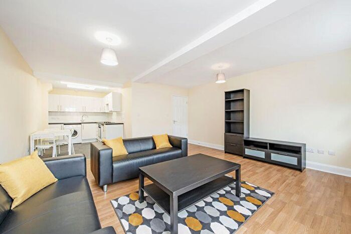 2 Bedroom Maisonette To Rent In Roman Road, Bow, E3