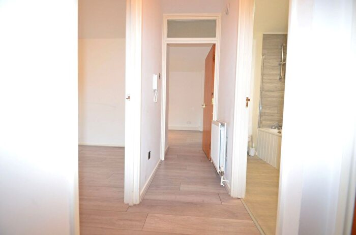 1 Bedroom Flat For Sale In Crystal Palace Parade, Crystal Palace, SE19