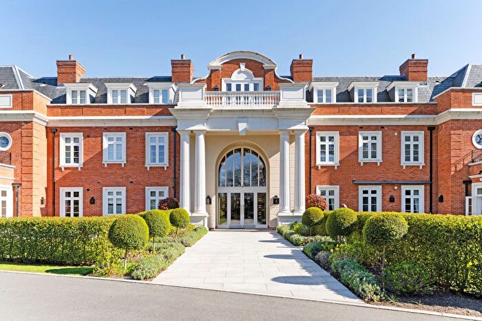 2 Bedroom Flat For Sale In Park Hill Drive, Cobham, KT11