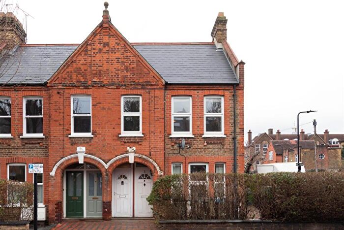 2 Bedroom Maisonette For Sale In Hibbert Road, Walthamstow, E17