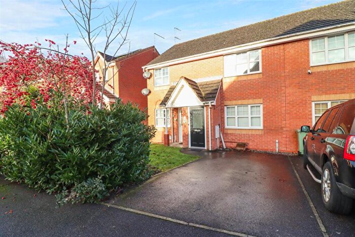 2 Bedroom Maisonette To Rent In Worcester Close, Clay Cross, S45