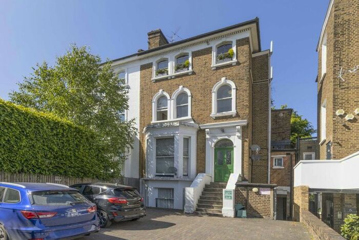 Studio To Rent In Castlebar Road, London, W5