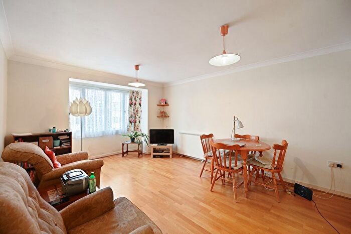1 Bedroom Flat For Sale In Beechwood Grove, London, W3