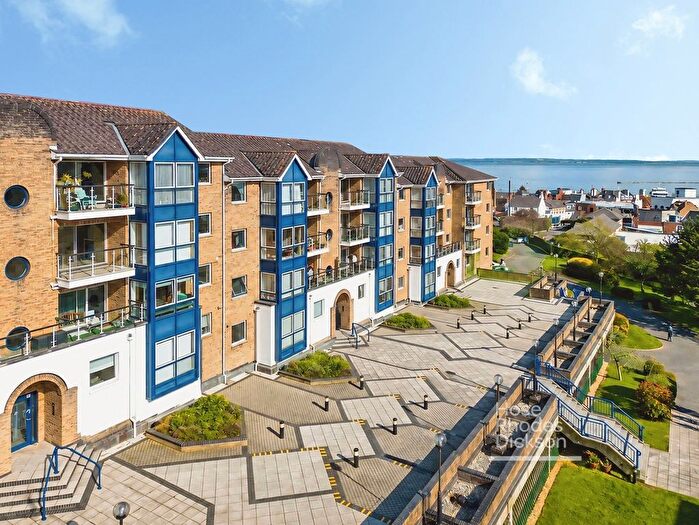 3 Bedroom Flat For Sale In Admiral Gardens, Cowes, Isle Of Wight, PO31