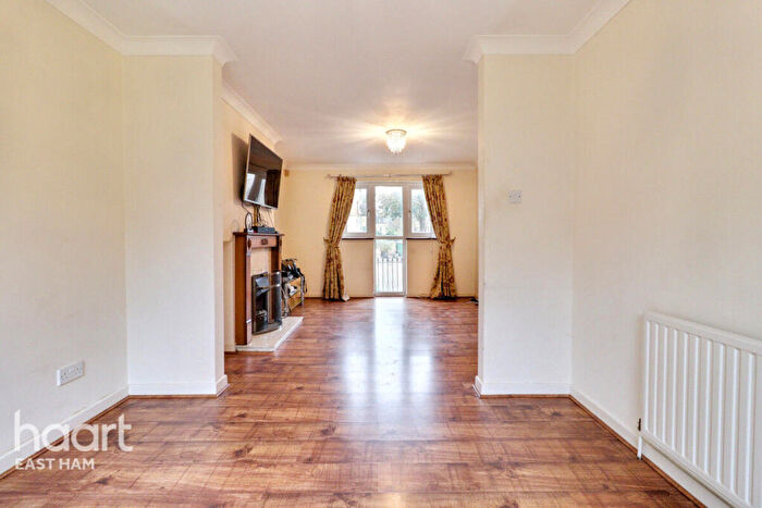 4 Bedroom Terraced House For Sale In Redstart Close, London, E6