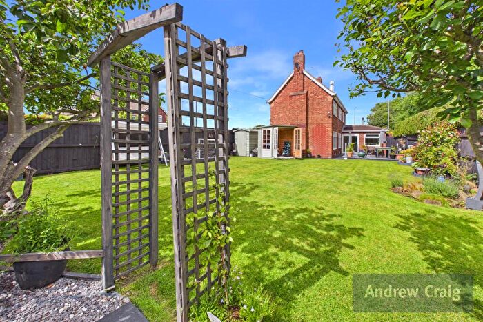 3 Bedroom Detached House For Sale In Queen Alexandra Road, Barnes, SR3