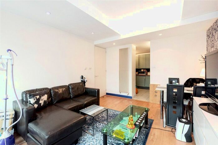 2 Bedroom Flat To Rent In Lexington Apartments, City Road, London, EC1Y