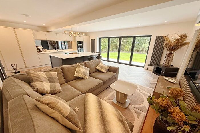 5 Bedroom Detached House For Sale In Victoria Way, Bramhall, SK7