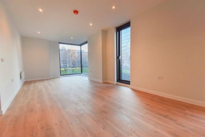 3 Bedroom Apartment To Rent In The Gate, Meadowside, M4