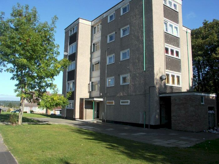 2 Bedroom Flat To Rent In Meggeson Avenue, Townhill Park, Southampton, SO18
