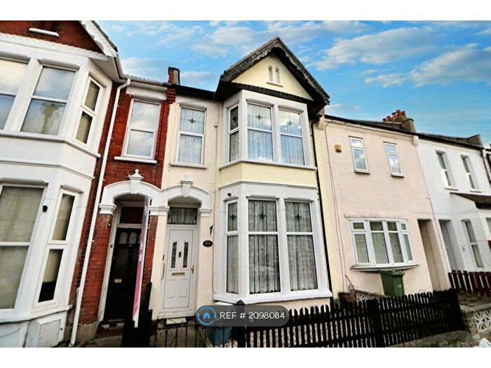 3 Bedroom Terraced House To Rent In Salisbury Avenue, Westcliff-On-Sea, SS0