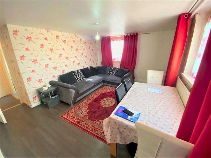2 Bedroom Flat To Rent In Commerce Road, London, N22