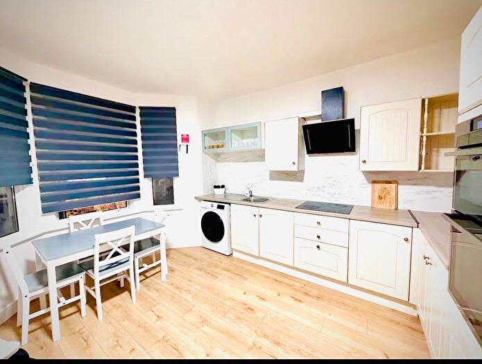 2 Bedroom Flat To Rent In Green Street, Forest Gate, E7