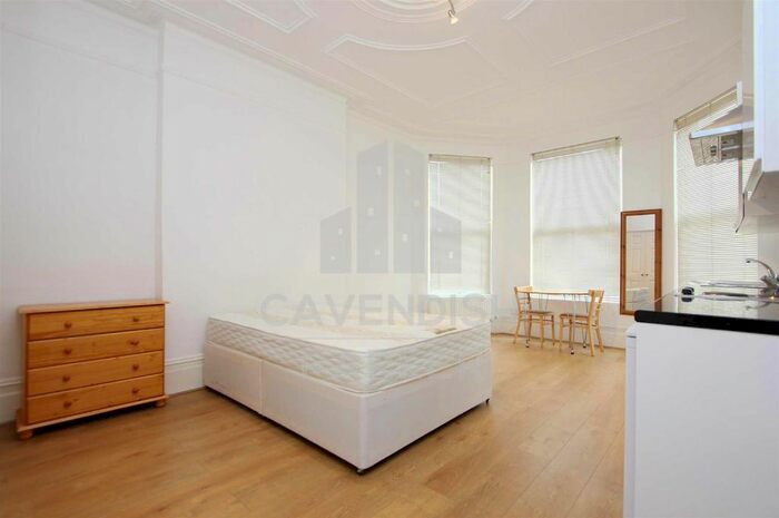 Studio To Rent In Manstone Road, Kilburn, London, NW2