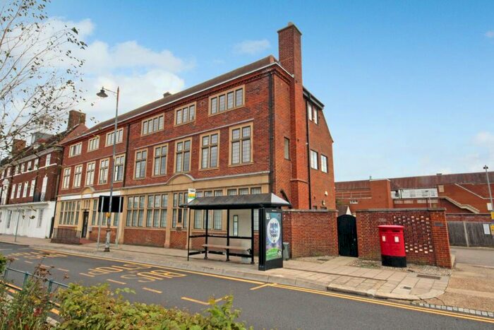 2 Bedroom Apartment To Rent In Broadway, Letchworth Garden City, SG6