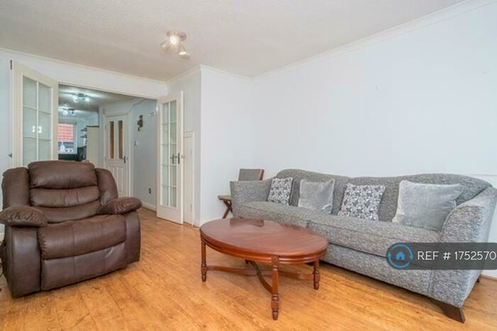 4 Bedroom Terraced House To Rent In Craigmount Brae, Edinburgh, EH12