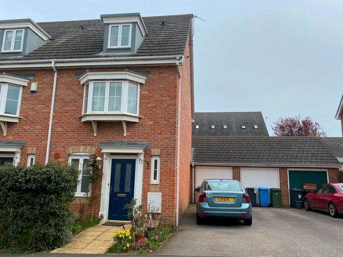 3 Bedroom Property To Rent In Penrhyn Close, NN18