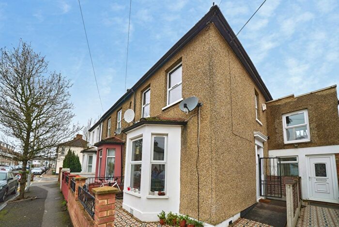 3 Bedroom Semi Detached House For Sale In Buckingham Road, London, E15