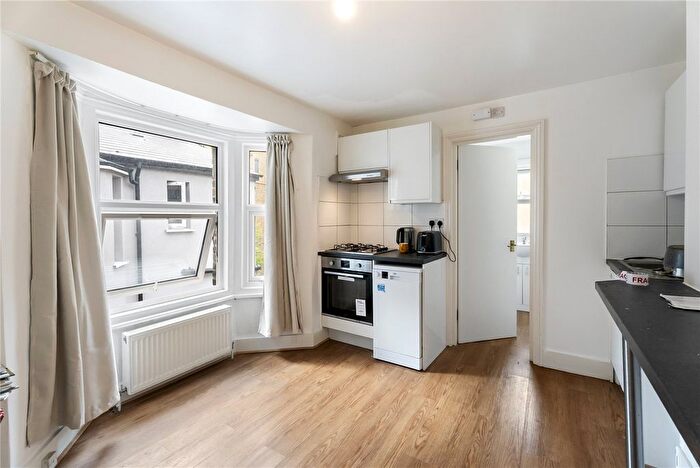 3 Bedroom Flat To Rent In Warriner Gardens, SW11